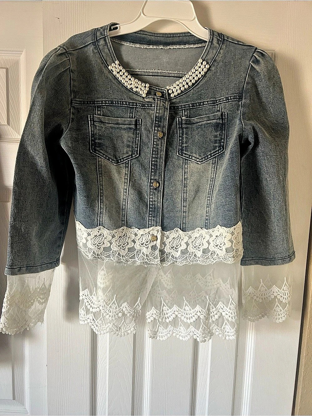 WuTongYu Womens L
Denim Jacket Pearl
Lace Trim